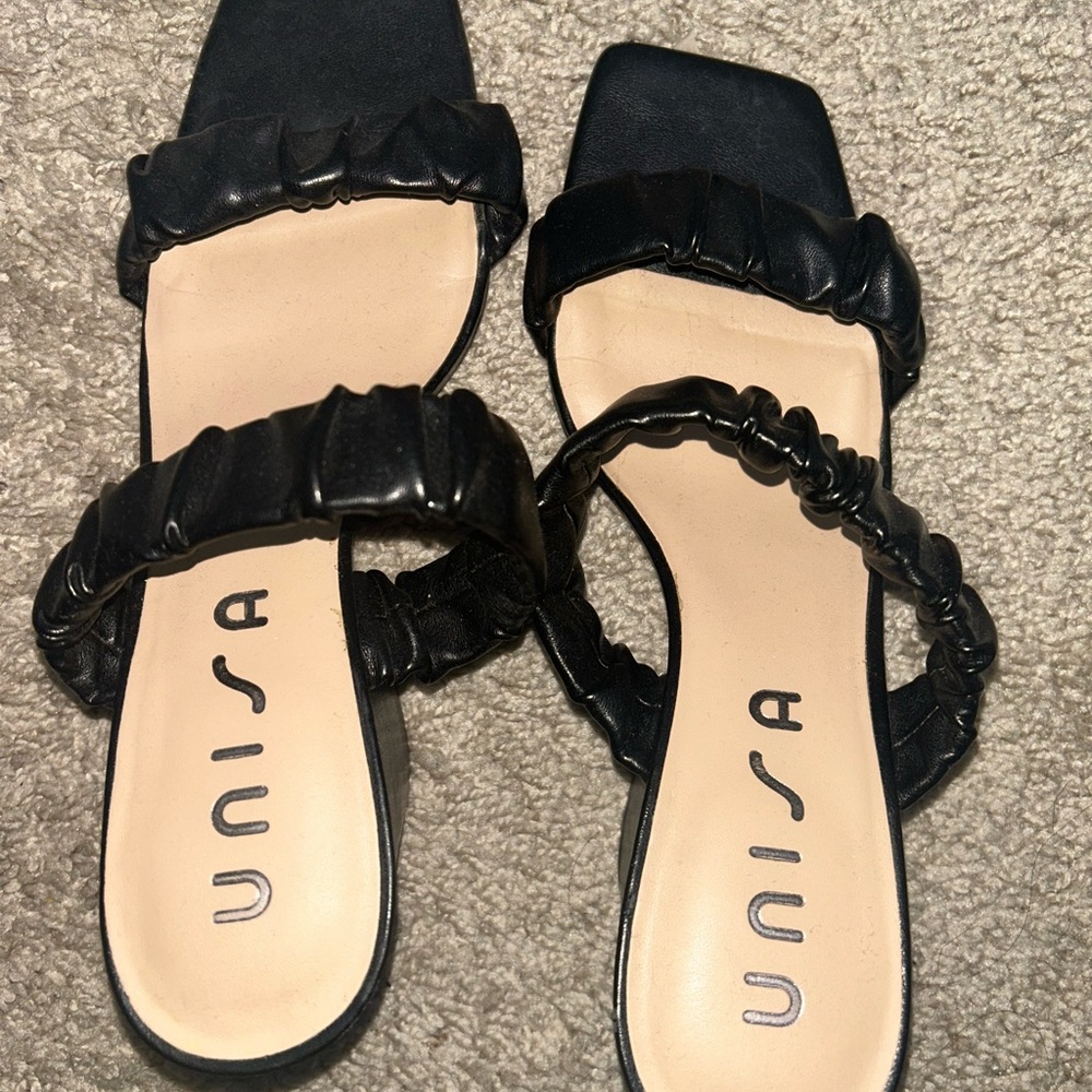 Unisa Black Ruffled Strap Sandals